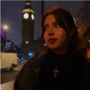 Me defino como una persona paciente y con ideas simples, daria clases a personas que necesiten ese empujón para sacar lo mejor de ellos
